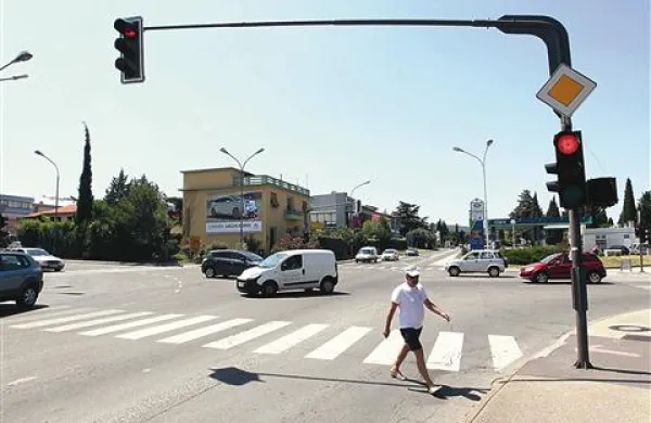 Na Prešernovi cesti v Izoli,   pri avtokampu Jadranka, bo po novem krožišče