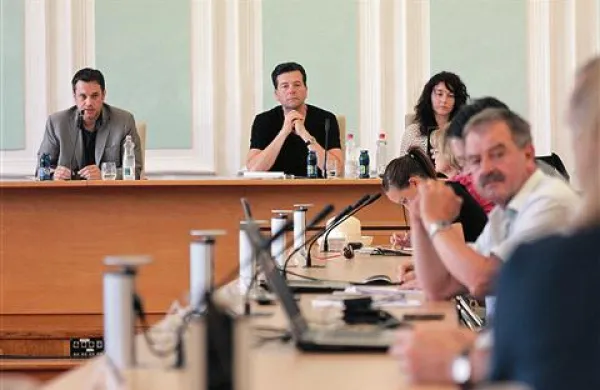 &Scaron;e en milijon so vrgli v smeti