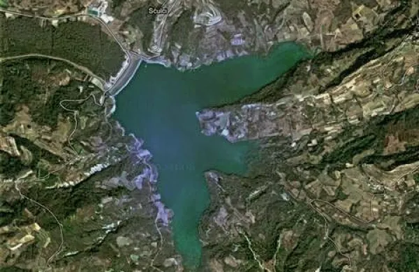 Akumulacijsko jezero Butoniga je polno le še na satelistkih posnetkih