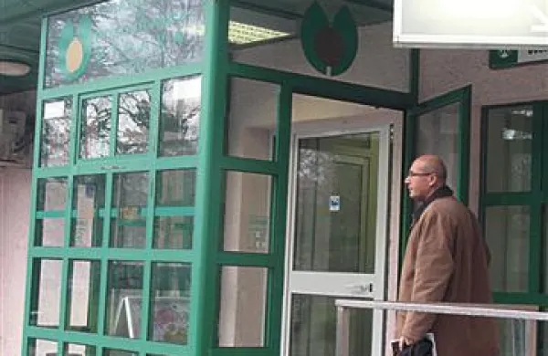 Kmetijska zadruga Vipava je letošnjo pomlad začela s postopkom prodaje večinskega deleža v Hranilnici in posojilnici Vipava