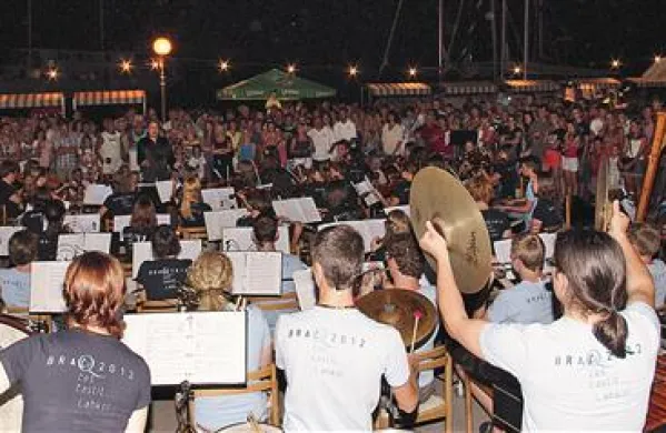 Vseprimorska Mladinska filharmonija Nova je  navdušila na festivalu Bolsko lito na Braču