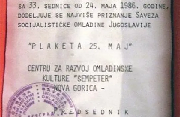 Plaketa 25. maj, ki jo je CRMK prejel leta 1986 in “zaradi katere me danes lahko zaprejo,” je dejal Bašin.   