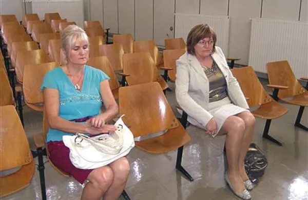 Nekdanja direktorica Vegrada Hilda Tovšak (desno) in nekdanja direktorica kadrovskega in splošnega sektorja Branka Gabriel (levo)