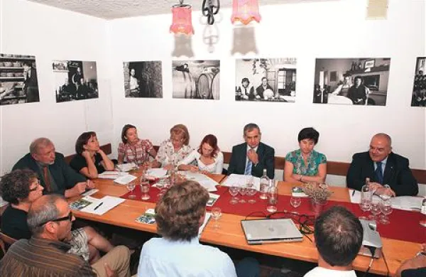 Visoki  italijanskega in slovenskega kmetijskega ministrstva so  govorili o izboljšanju čezmejnega sodelovanja in boljšem vrednotenju Krasa
