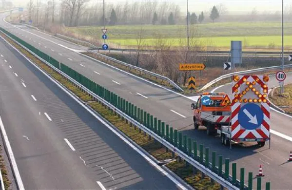 Burja bi na  izpostavljenih mestih danes lahko dosegala tudi 140 kilometrov na uro. Fotografija je simbolična 