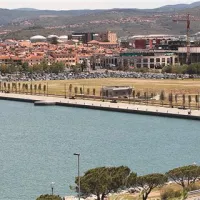 Ena od možnih lokacij za pasji park v Kopru je ob Semedelski cesti