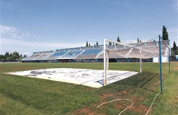 Bo občina končno  legalizirala izolski stadion oziroma njegovo vzhodno tribuno?