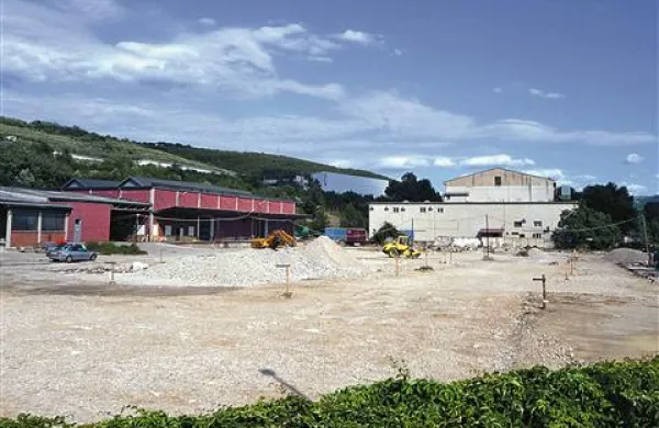 Območje nasproti Kemiplasa na Bivju dobiva bolj urejeno podobo 