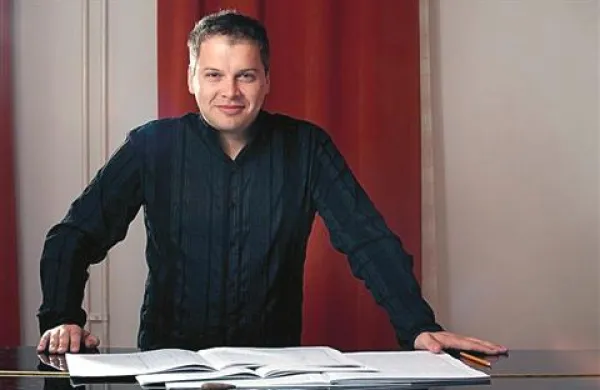 Solokamp umetniško vodi Simon Perčič