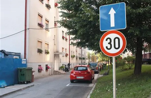 V postopno reševanje težav soseske Koreja sodi tudi ureditev enosmernega prometa