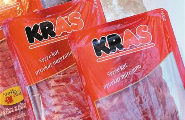 Kraški zašink zori v Krasu Sežana, Pršutarni Lokev in Oštirjevi kmetiji Voglje 