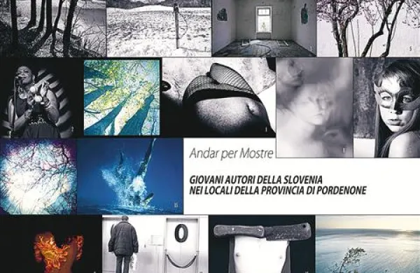 Vabilo na razstavo je oblikovano kot razglednica, ki ima na glavni strani kolaž fotografij vseh 15 mladih slovenskih avtorjev, na drugi strani pa še lokacijo vsakega med njimi 