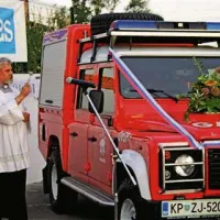 Župnik Boris Čobanov je blagoslovil vozilo in mu zaželel čimmanj intervencij