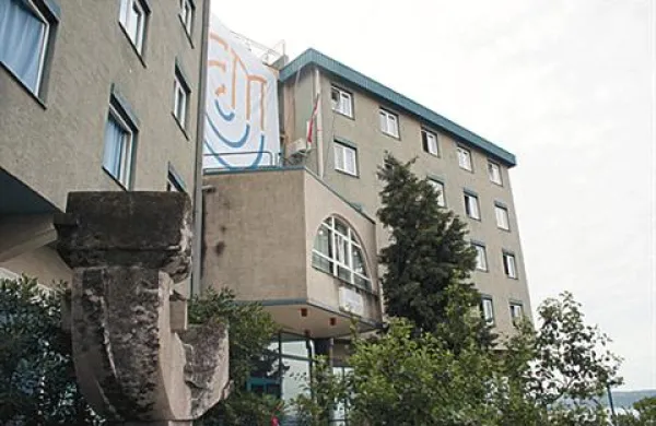 Evro-sredozemska univerza EMUNI je mednarodno orientirana slovenska univerza, ki deluje pod pokroviteljstvom Unije za Sredozemlje in EU. Ustanovljena je bila leta 2008 med predsedovanjem Slovenije EU.