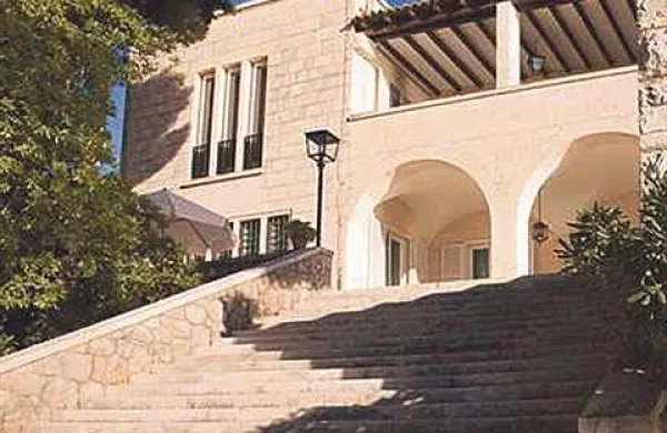 Hrvaška na dražbi ponuja predmete iz Vile Lapad v Dubrovniku, ki je bila ena od rezidenc nekdanjega jugoslovanskega predsednika Josipa Broza Tita