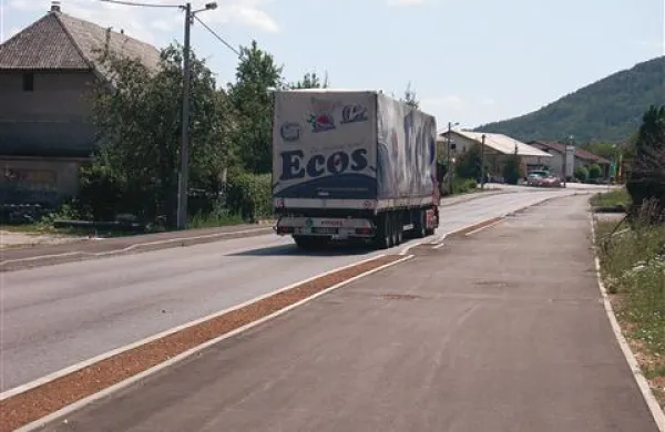 Ko se gradbeni delavci septembra vrnejo na gradbišče, bodo pohiteli in rekonstrukcijo pivške ceste zaključili do novega leta  