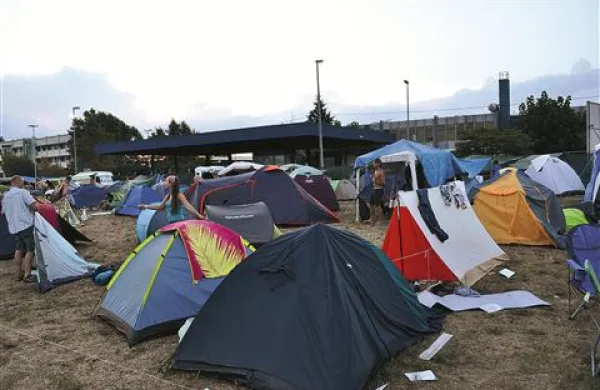 Na novogoriški policijski upravi zanikajo, da bi brez vednosti stanovalcev odpirali šotore 