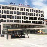 Kaže, da je hotel Kras v Postojni zaradi svoje strateške lokacije in kakovostne ponudbe  (edini s petimi zvezdicami v okolici) nosilec kraškega hotelskega turizma 