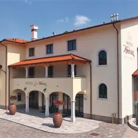 Hotel Malovec v Divači dobiva sloves hotela za kolesarje in rekreativce, ki jim kraška pokrajina ponuja veliko priložnosti