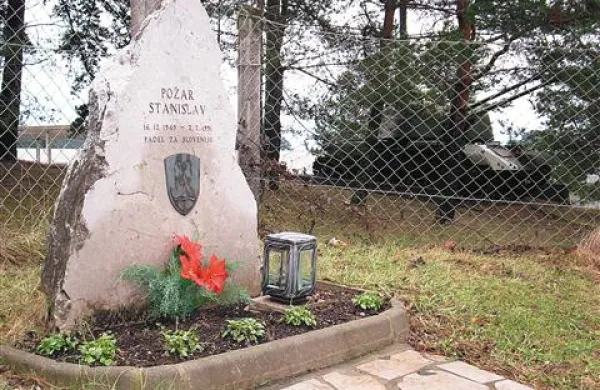 Po Stanislavu Požarju je pred dnevi dobila ime tudi pivška vojašnica