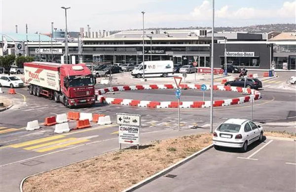 Kroži&scaron;če  tudi na nevarnem odseku pri Luki