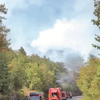 Požar na Sveti gori se &scaron;iri, na pomoč tudi italijanski helikopter in letalo
