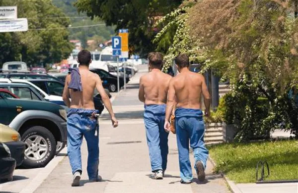 Avstralija, ki se je na račun bogatih rudnih polj in razmaha rudarske panoge tako rekoč izognila gospodarski krizi,   potrebuje gradbene delavce vseh stopenj izobrazbe 