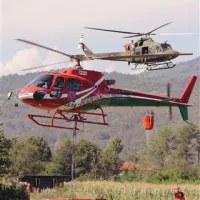 Popoldne je na pomoč pri gašenju priletel tudi italijanski helikopter  