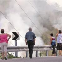 Domačini so le nemočno opazovali, kako požar uničuje gozd pod Sveto goro 