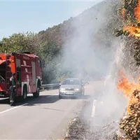  Ognjeni zublji tik nad cesto proti Grgarju