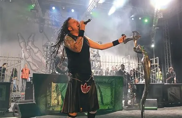 Ljubitelje sodobnejših metal zvokov bo v Tolmin zagotovo pritegnila ameriška zasedba Korn