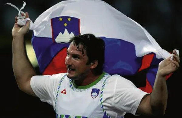 Primož Kozmus je na OI v Pekingu osvojil zlato odličje, včeraj v Londonu pa srebrno