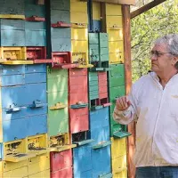 Zmago Štucin: “Letos bo  medu za več kot polovico manj kot običajno. Vreme nas letos kar tolče.”