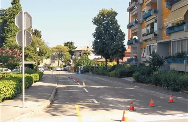 Na povezovalni cesti med Dantejevo ulico in Ulico oktobrske revolucije v Izoli so spremenili prometno ureditev