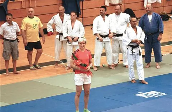 Zlata olimpijka Urška Žolnir je prišla pozdravit prijatelje in sotekmovalce, s katerimi je veliko let vadila tudi na izolskem poletnem kampu
