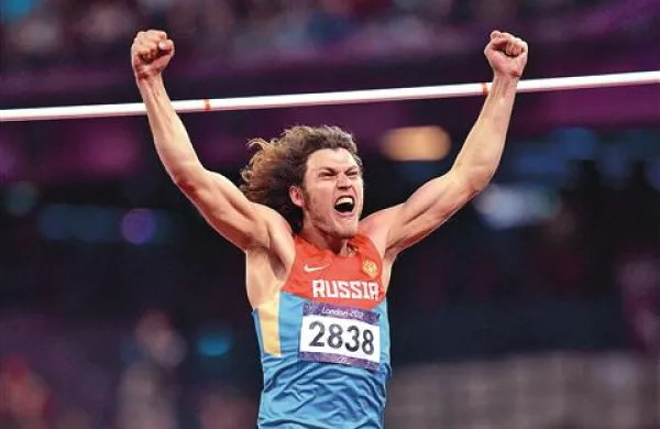    Ivan Uhov  je s preskočenimi 238 centimetri pri 26 letih osvojil najžlahtnejše odličje