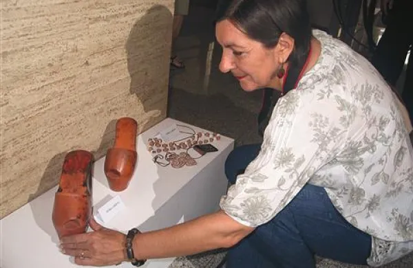 Dušanka je za dekliško sobo prispevala čevlje in nekatere okrasne predmete