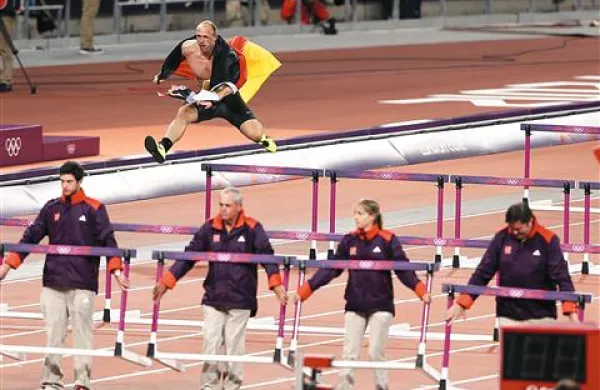  Nemec Robert Harting je zmago v metu diska proslavil na svojevrsten način