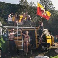 Za marsikoga so petdnevne metalske počitnice družabni  dogodek, ki ga čaka vse leto. Metalcamp Tolmin slovi po izjemno dobri atmosferi in pozitivni energiji, ne glede na vreme.