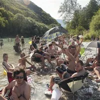  Soča in Tolminka sta  metalcem iz vseh dežel nudili osvežitev v vročih dneh in po napornih nočeh. Tolminski Metalcamp oglašujejo kot najlepši festival na prostem. 