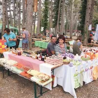 Na mini tržnici domačih pridelkov in izdelkov so se prvič predstavili manjši lokalni ponudniki