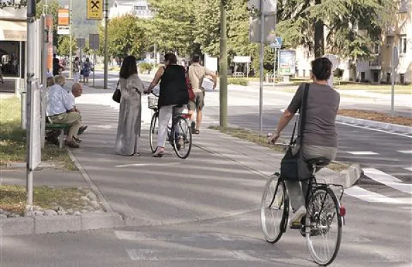 Kolesarjenje brez čelade se v primeru nesreče lahko grdo maščuje