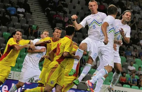 Slovenska nogometna reprezentanca je na prijateljski tekmi v Stožicah premagala Romunijo s 4:3 