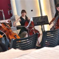 Na maratonu so se predstavili tudi mladi violončelisti, udeleženci mojstrskega tečaja pri profesorju Tobiasu Stosieku: Urh Mrak, Teodora Hil, Doris Nikolić in Felix Obersdorf