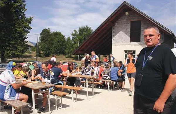 Jošt Rupnik (desni) Trmaše in njihove aktivnosti gosti kar na svojem domu