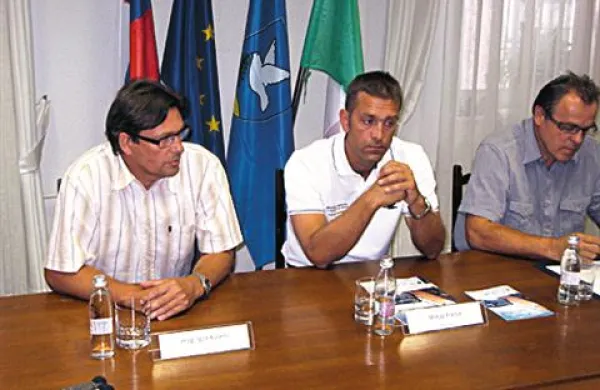 Izolski župan Igor Kolenc, vodja Marine v Izoli Matjaž France in direktor Turističnega združenja Izola Danilo Markočič