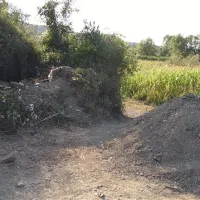 Zaradi kupov zemlje s traktorjem ni več mogoče priti v bližino vodnega zajetja  