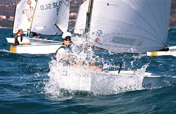 Med mladimi jadralci  so bili najspretnejši Maria Vittoria Marchesini (Italija, na fotografiji v ospredju), Sven Stevanović (Hrvaška) in domačin Liam Orel. 