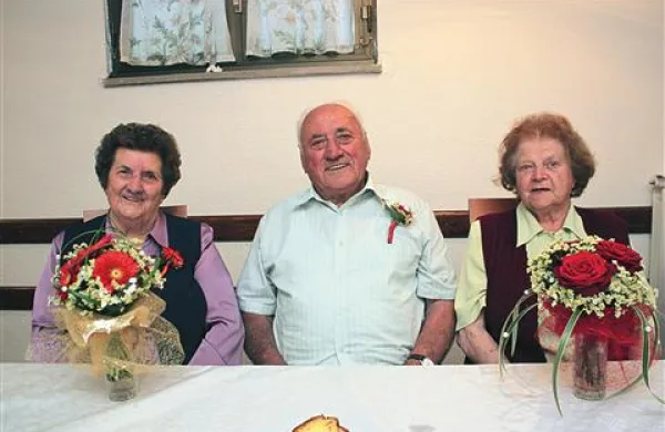 Sorodniki in prijatelji so proslavili 60. obletnico poroke Silve (levo) in Jožefa Fabčiča ter 90. obletnico rojstva Ivane Frankovič