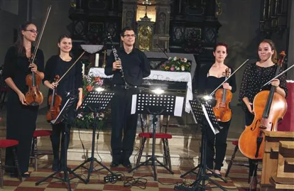  Klarinetist Jernej Albreht in godalni kvartet Crescendo